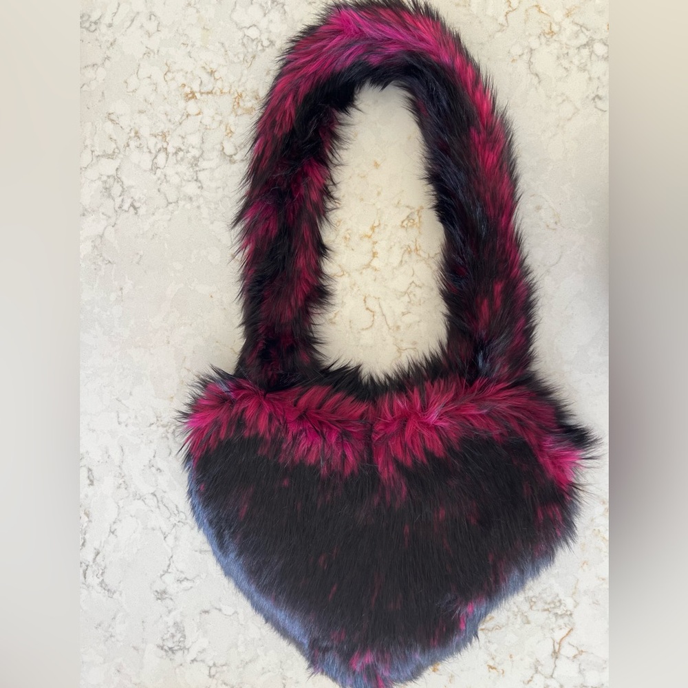 Brand new NAYR Heart Collection High demand item. Get it while it’s hot!
